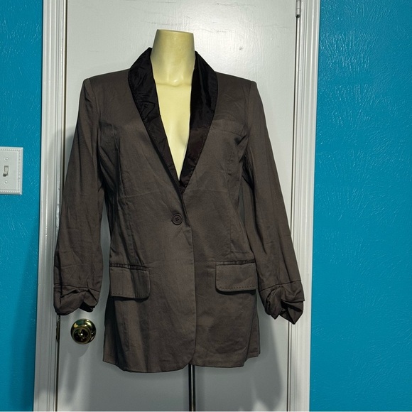 Alythea Brown Blazer with Relaxed Fit and Notched Lapel Gathered Cuffs Large NWT - Picture 3 of 14